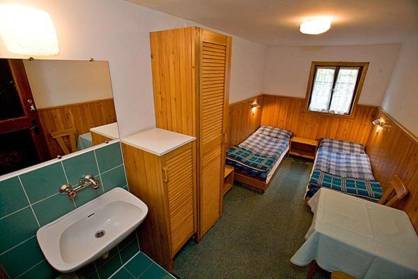 カルパッチ Schronisko Pttk Samotniaホステル 部屋 写真