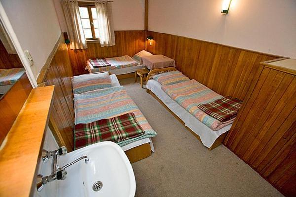 カルパッチ Schronisko Pttk Samotniaホステル 部屋 写真